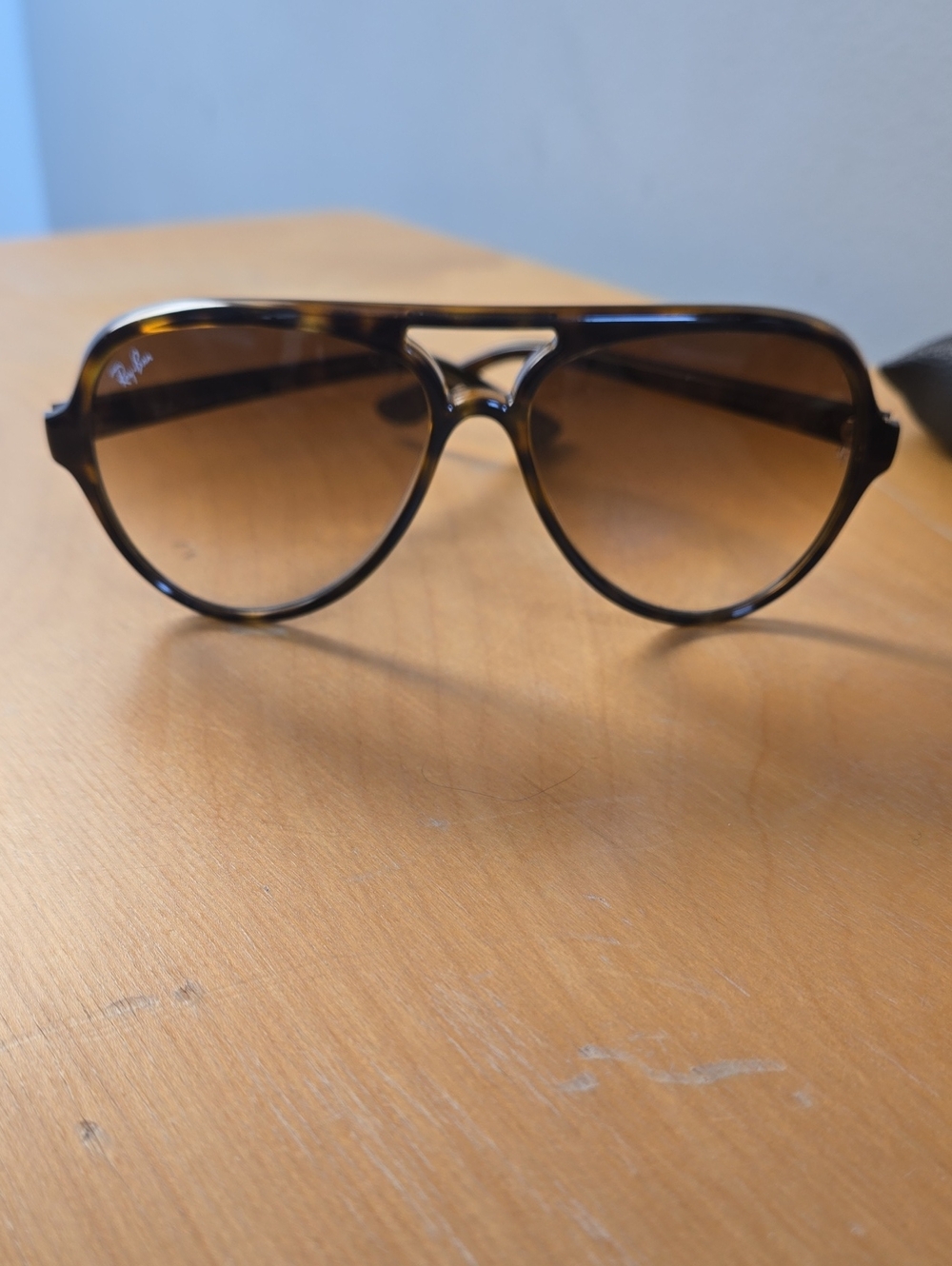Ray-Ban Tortoiseshell Brown Gradient Lens Aviator Sunglasses With Case